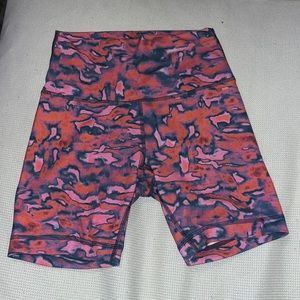 Like New Lululemon Wunder Train High Rise Short 6” Size 4 Chroma Clash Multi